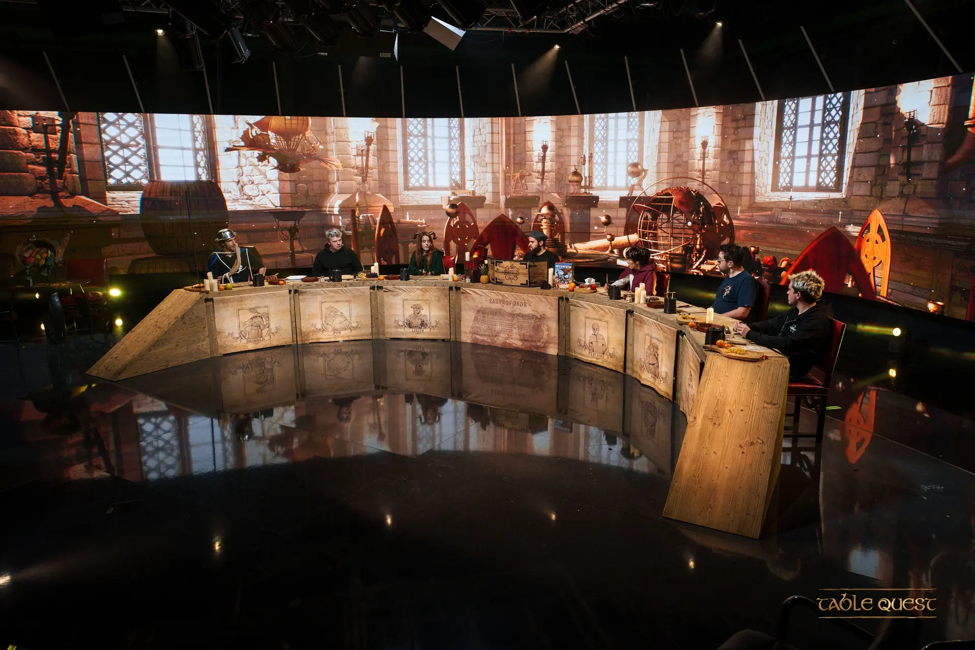 Plateau TV Table Quest Saison 3 — set design événementiel produit par SMACK Studio Montpellier